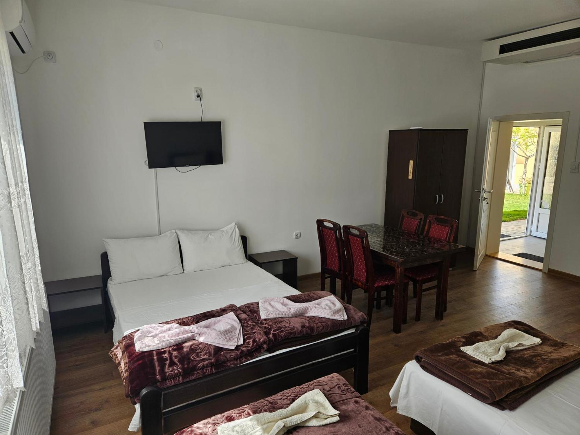 Apartments Kuca Aleksic Nis Ngoại thất bức ảnh