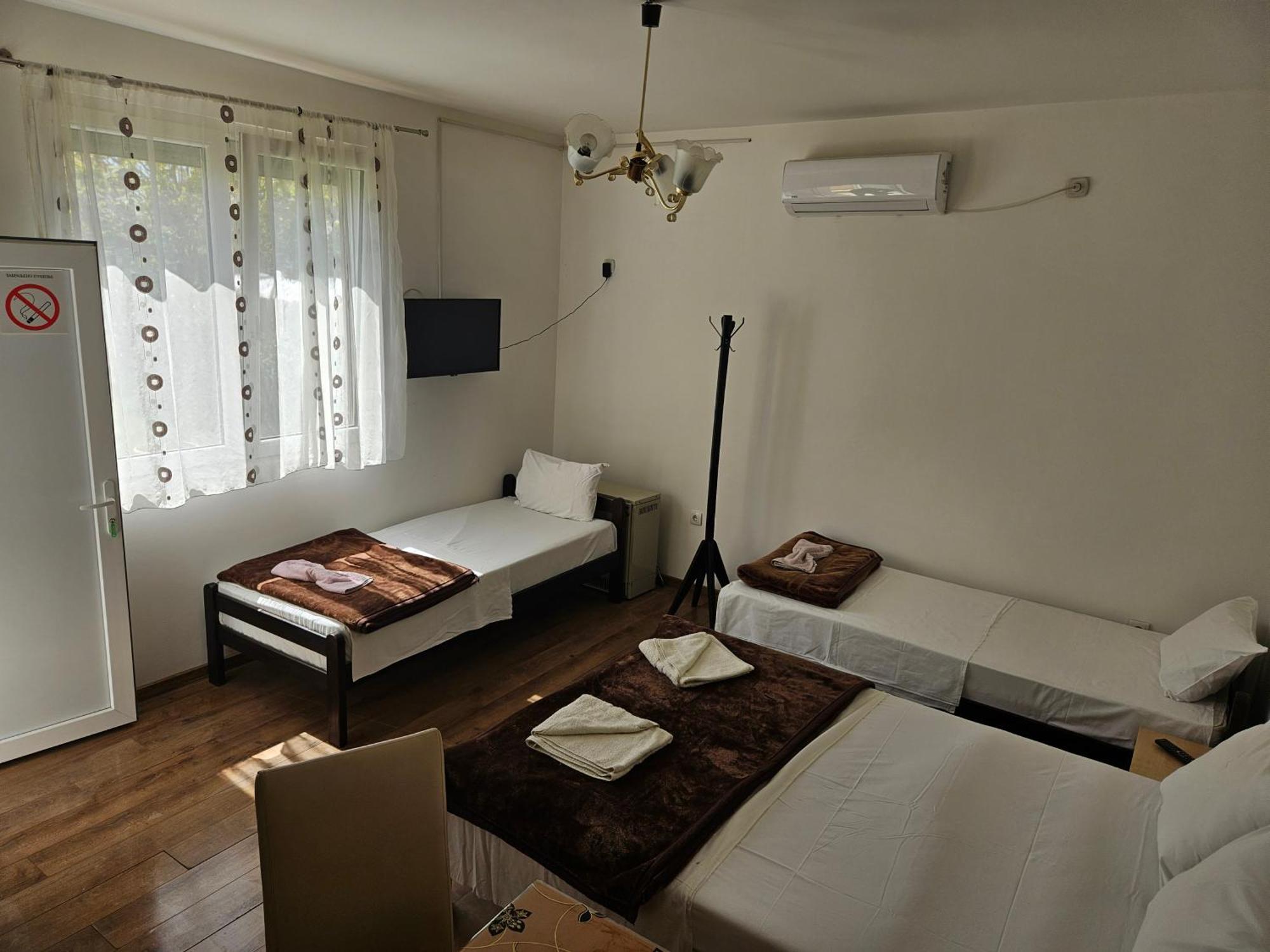 Apartments Kuca Aleksic Nis Ngoại thất bức ảnh
