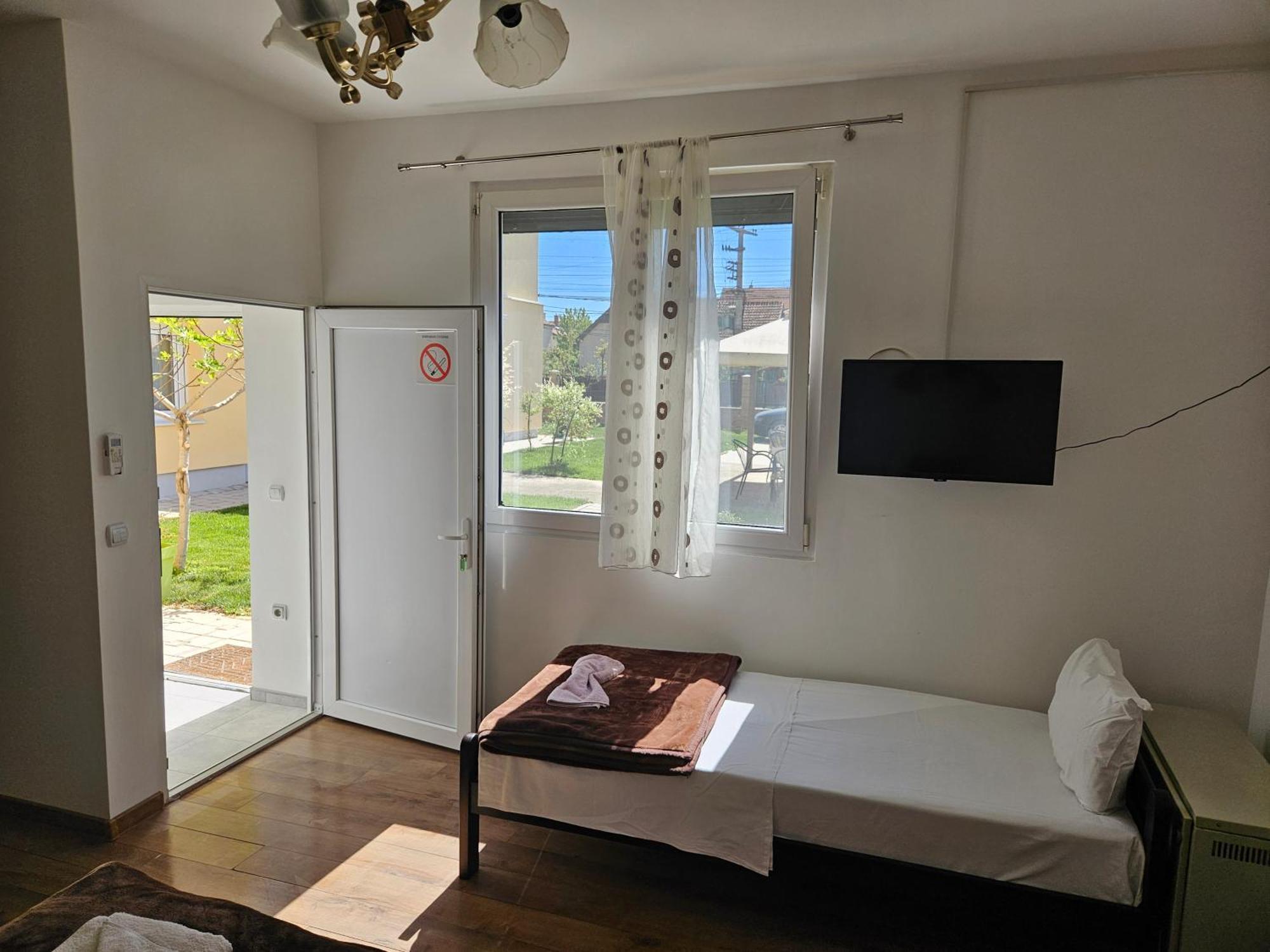 Apartments Kuca Aleksic Nis Ngoại thất bức ảnh