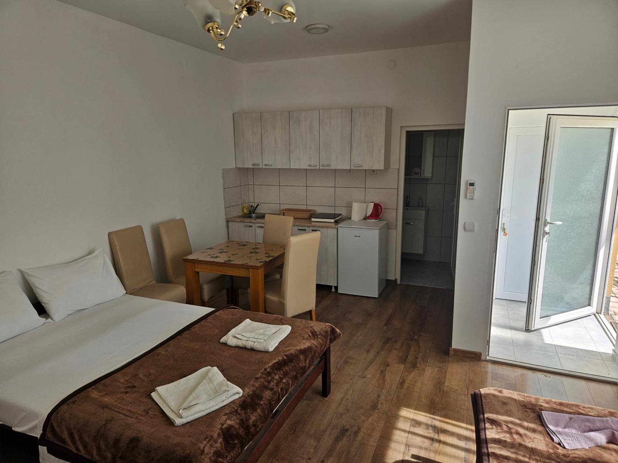 Apartments Kuca Aleksic Nis Ngoại thất bức ảnh